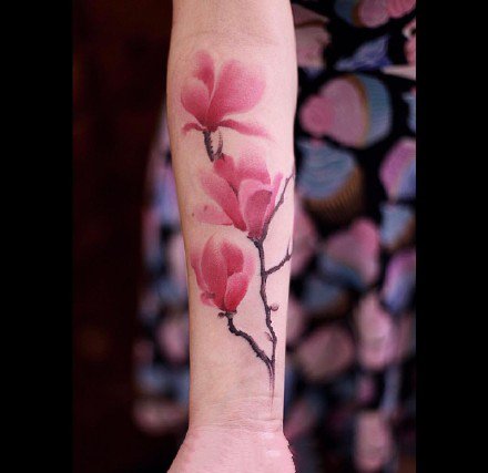 点击大图看下一张：中国水墨风格的花卉植物纹身图案欣赏