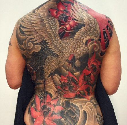 点击大图看下一张：霸气的新传统大满背纹身作品图