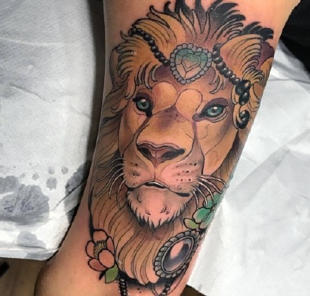 点击大图看下一张：9张适合狮子座的狮子纹身作品图案