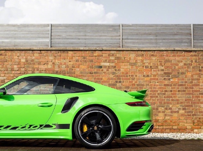 点击大图看下一张：绿色大青蛙  保时捷 911 Turbo S图片欣赏