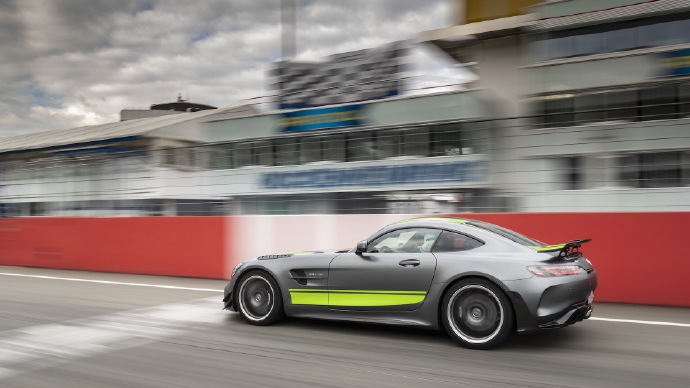 点击大图看下一张：一组帅气的奔驰 AMG GT Pro图片欣赏
