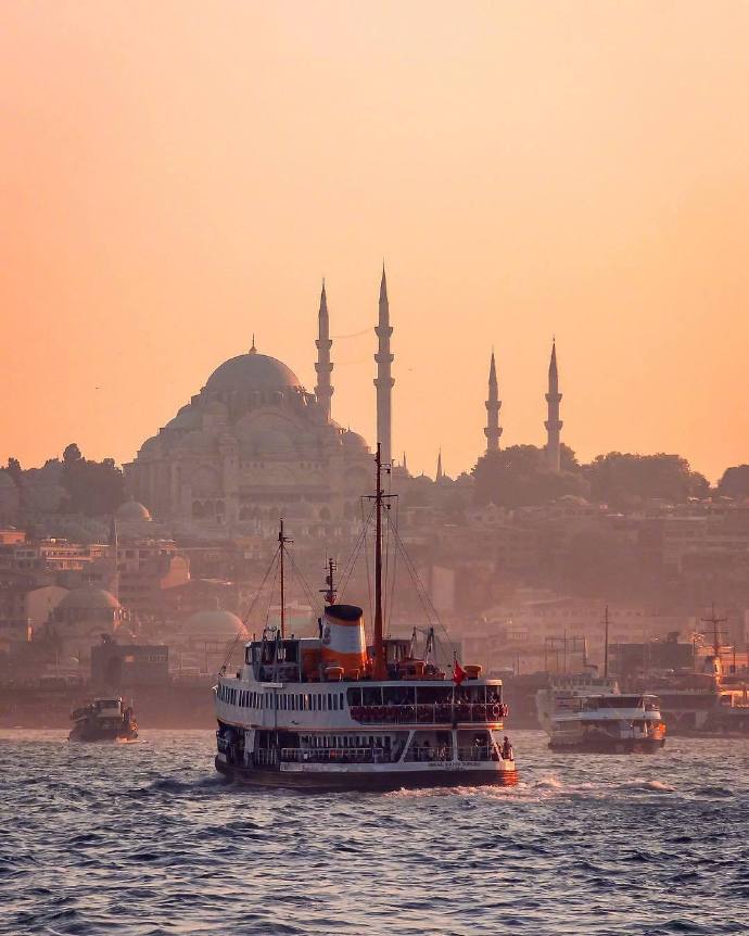 点击大图看下一张：伊斯坦布尔的黄昏是格外漂亮的美景