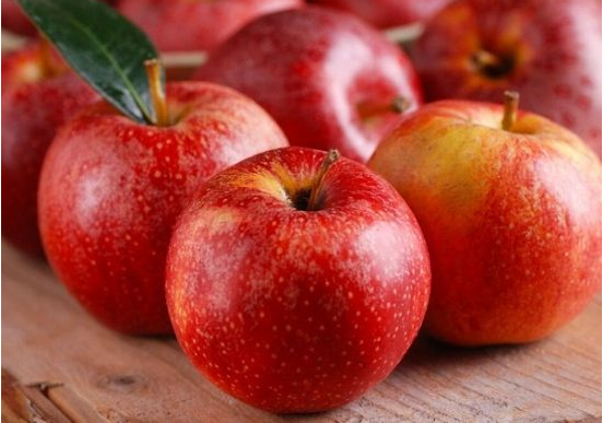 点击大图看下一张：苹果每天适量吃一个也会美白 变美