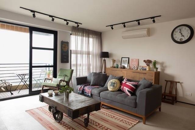 点击大图看下一张：一组超舒适的一居室工业单身公寓