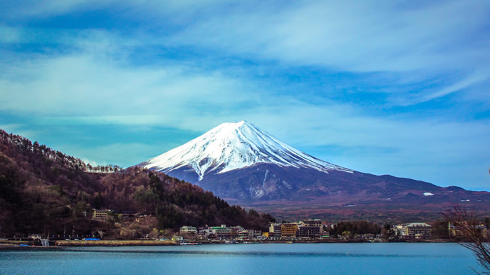 点击大图看下一张：富士山是日本的最高峰，山际辽远，风光旖旎
