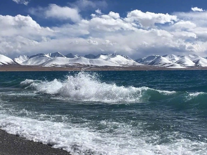 点击大图看下一张：西藏，超美的纳木错海边风景图片欣赏