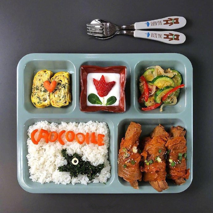 点击大图看下一张：一位来自韩国的妈妈给孩子做的饭菜
