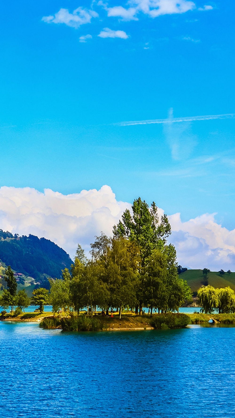 点击大图看下一张：一组蓝蓝的天空山水美景图片欣赏