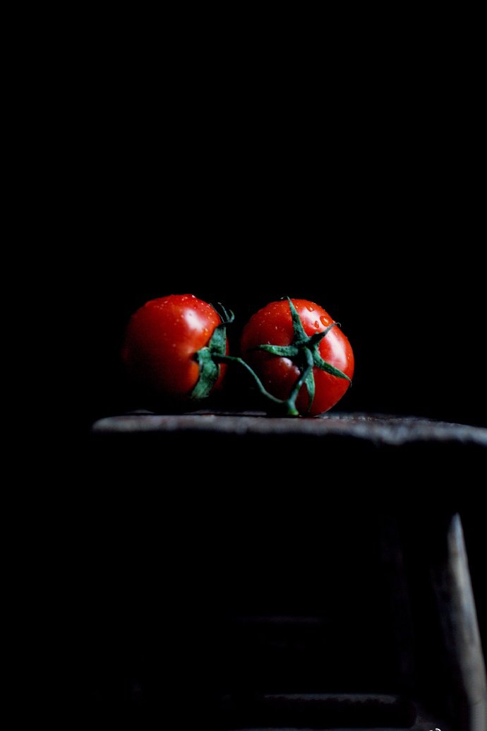 点击大图看下一张：一组拍摄的特别有意境感的番茄图片