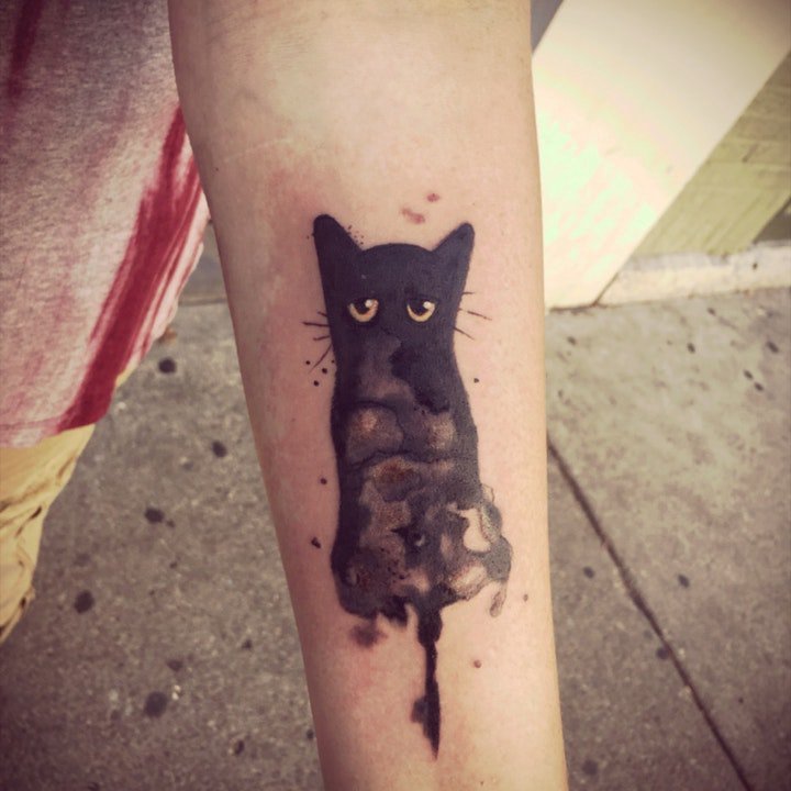 点击大图看下一张：猫的纹身图案 形态各异或彩绘或黑灰风格猫的纹身图案