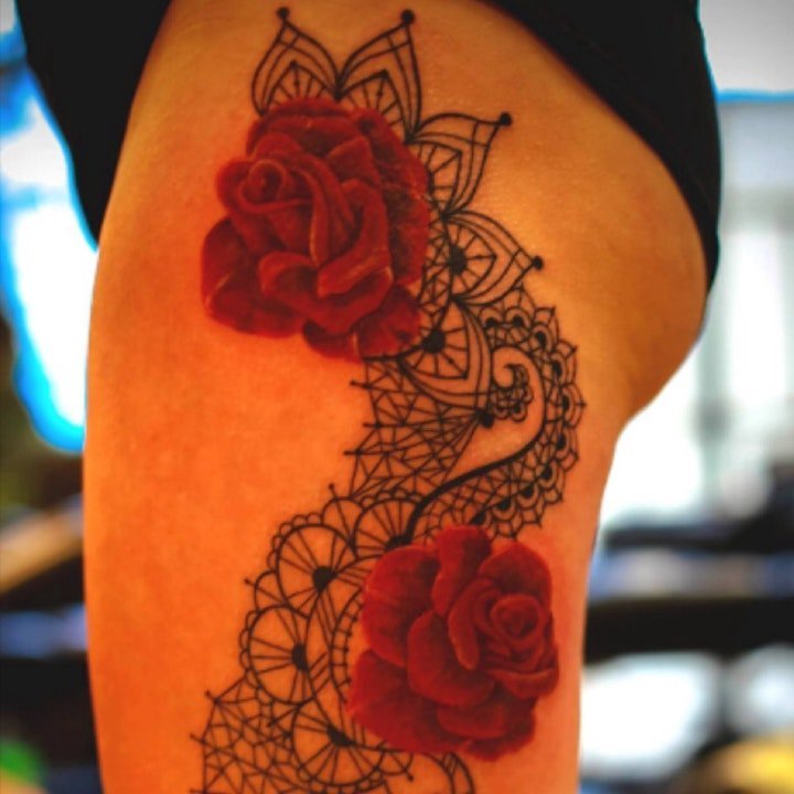 点击大图看下一张：玫瑰图案纹身  娇艳而又美丽的玫瑰纹身图案