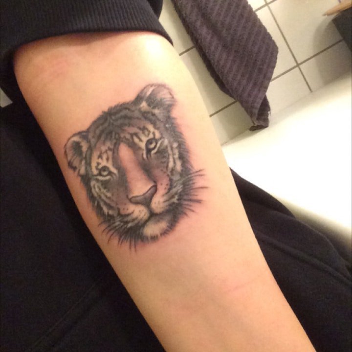 点击大图看下一张：纹身老虎头图片  多款凶猛霸气的老虎头纹身图案