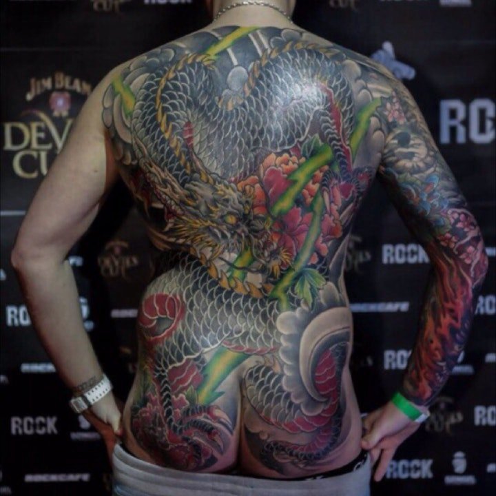 点击大图看下一张：满背纹身图案 10款霸气的大满背纹身图案作品