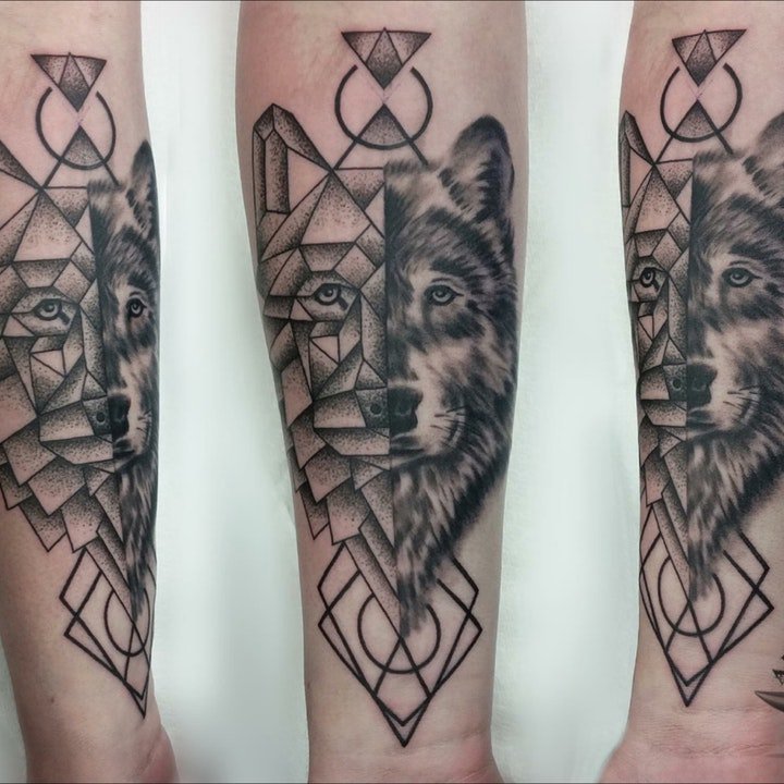 点击大图看下一张：纹身狼的图案 10款冷漠而又狂野的狼纹身图案