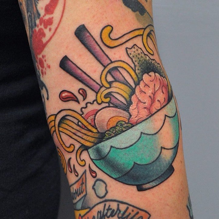点击大图看下一张：食物拉面纹身   美味而又令人垂涎欲滴的拉面纹身图案