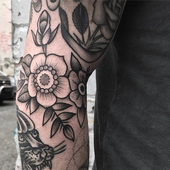 点击大图看下一张：花朵纹身图案 漂亮精致的玫瑰花与蝴蝶纹身花朵图案