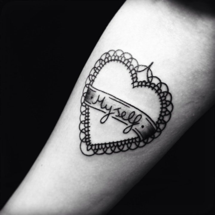 点击大图看下一张：代表爱情的纹身图案 多款代表爱情的纹身图案