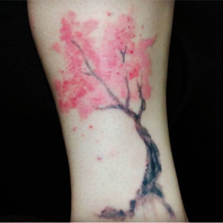 点击大图看下一张：纹身树木的图像  9款苍翠挺拔的树木纹身图案