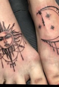 太阳和月亮纹身图案   闪亮而又耀眼的日月主题纹身图案