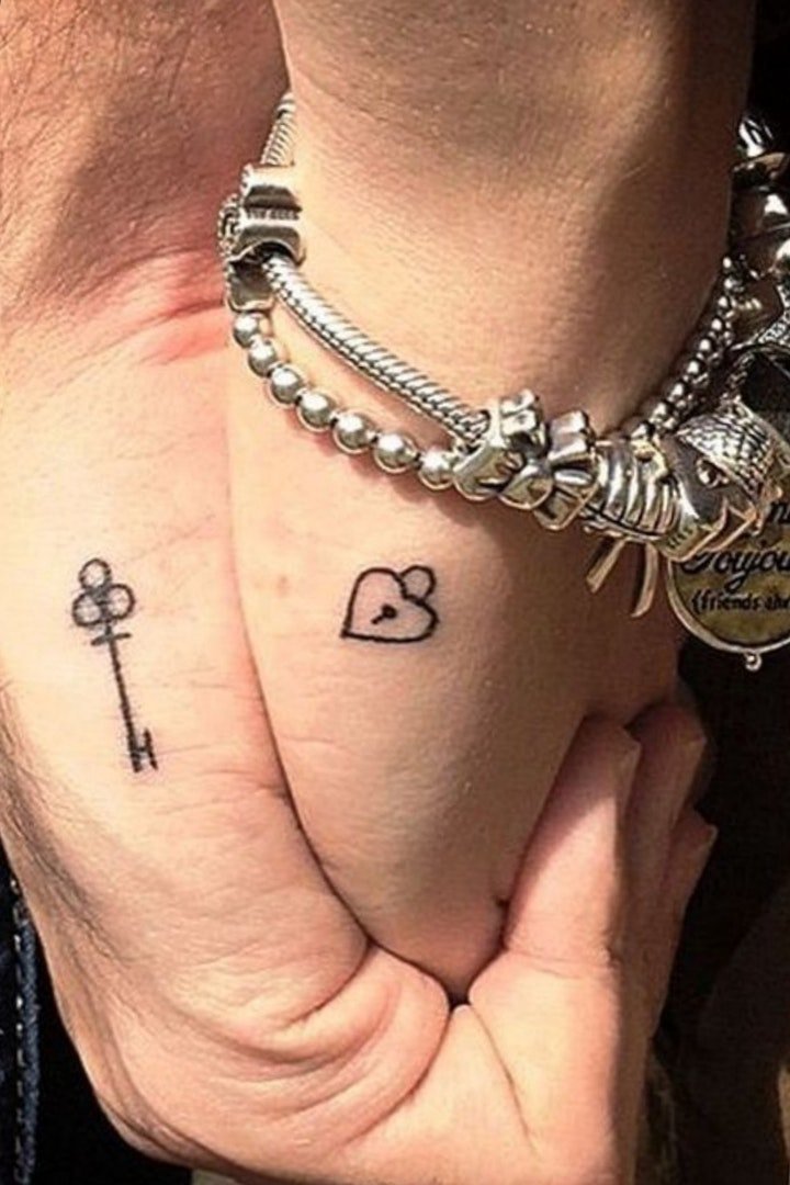 点击大图看下一张：情侣纹身小图案 可爱且简单的10款情侣纹身小图案