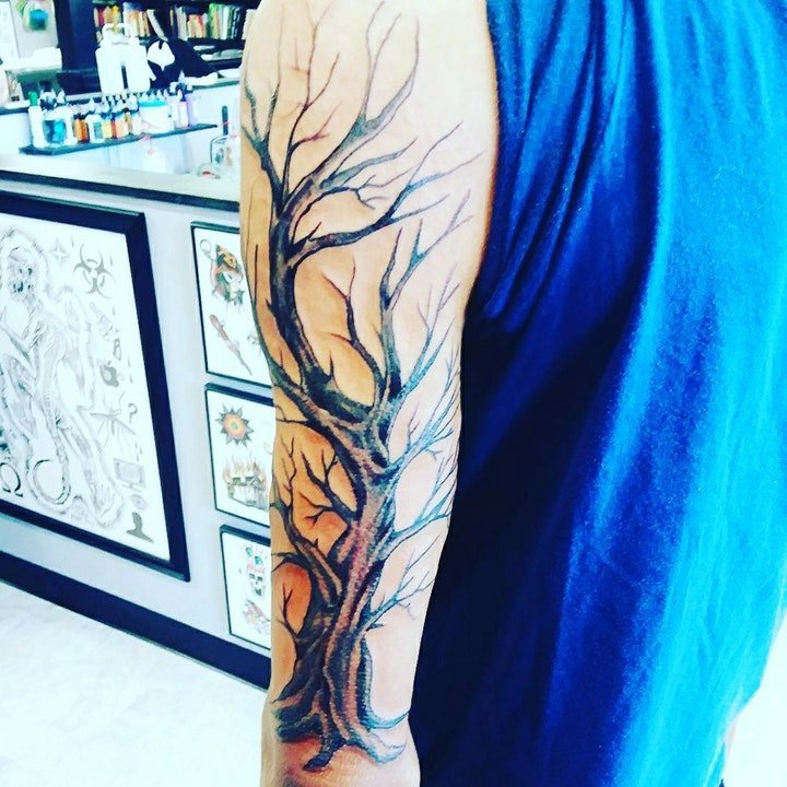 点击大图看下一张：纹身树木的图像  9款苍翠挺拔的树木纹身图案