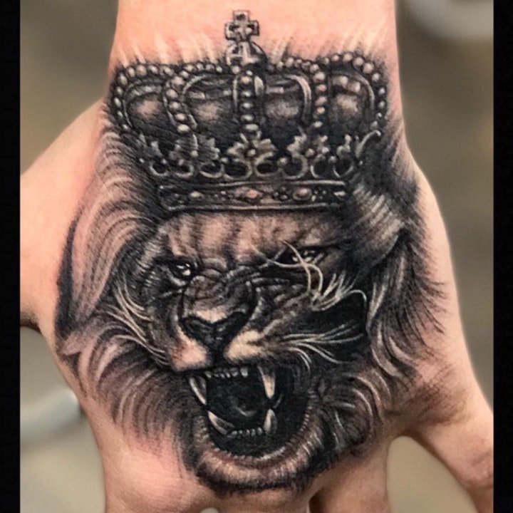 点击大图看下一张：皇冠纹身图    8款高贵而又典雅的皇冠纹身图案