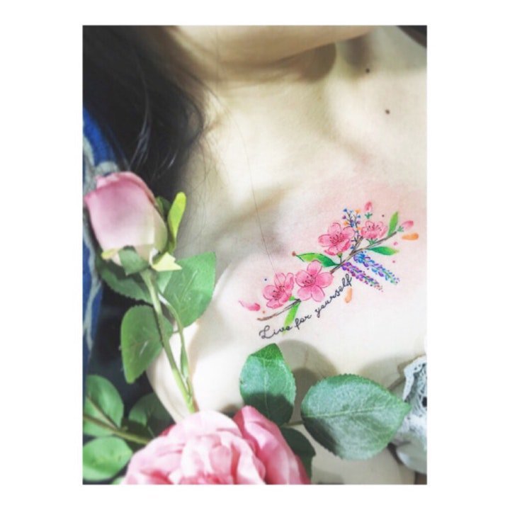 点击大图看下一张：花朵纹身图案 美丽多姿的彩绘纹身植物花朵纹身图案
