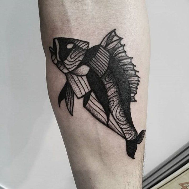 点击大图看下一张：纹身大鱼图  9张活泼而又灵动的鱼纹身图案