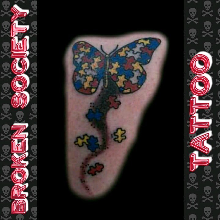 点击大图看下一张：蝴蝶纹身图案 唯美而妖娆彩绘或黑灰的蝴蝶纹身图案