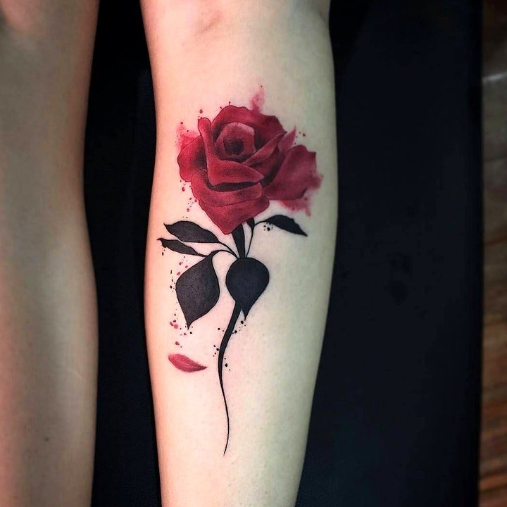点击大图看下一张：纹身红色花  娇艳而又色彩绚丽的红色花朵纹身图案