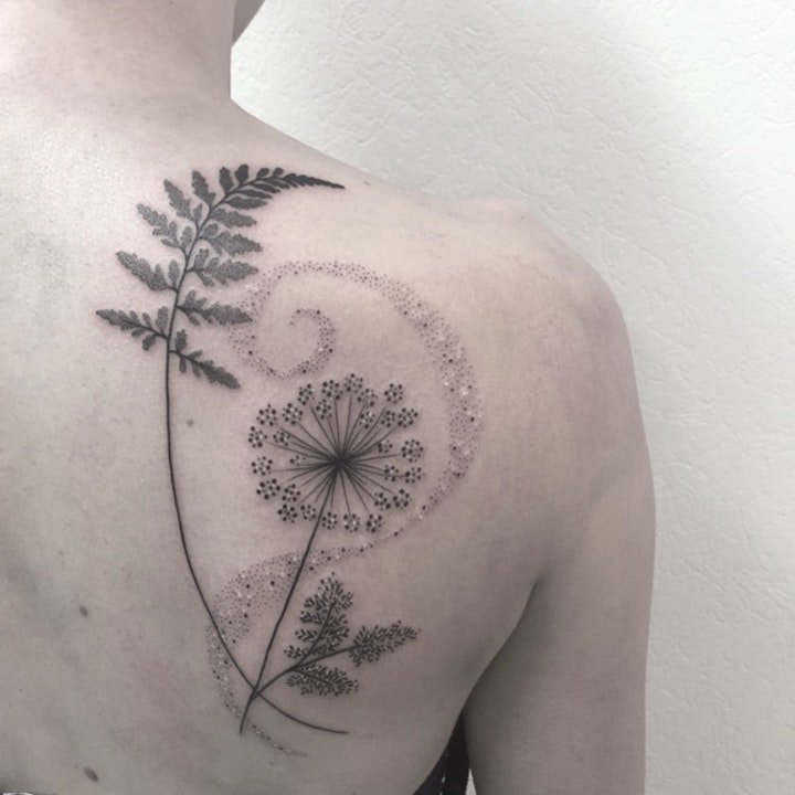 点击大图看下一张：植物纹身图案 形态万千的植物纹身图案