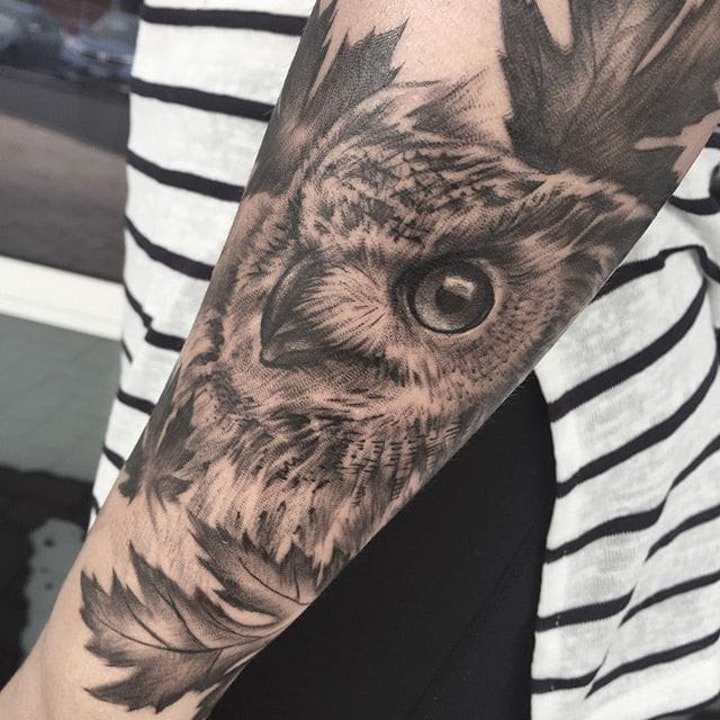 点击大图看下一张：纹身猫头鹰图片  羽毛蓬松柔软的猫头鹰纹身图案