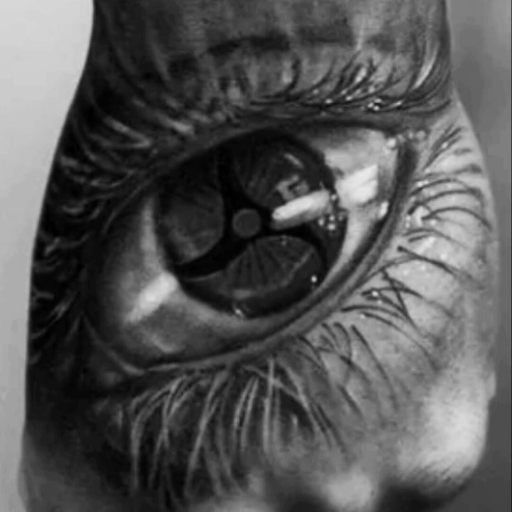 点击大图看下一张：黑灰眼睛纹身  多款明亮有神的眼睛纹身图案