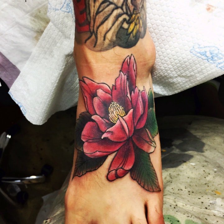 点击大图看下一张：花朵纹身图案 美丽且大方的牡丹玫瑰等花朵纹身图案