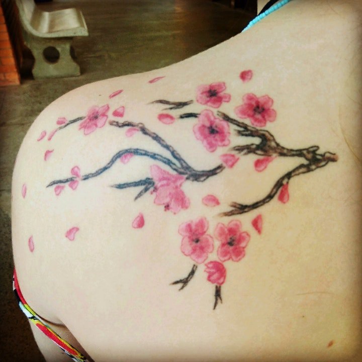 点击大图看下一张：樱花纹身图案 10张优美清新纹身樱花图案