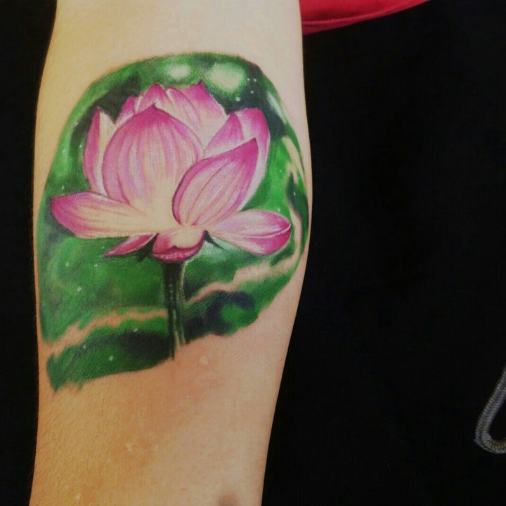 点击大图看下一张：莲花纹身图案 多款漂亮形态各异的莲花纹身图案