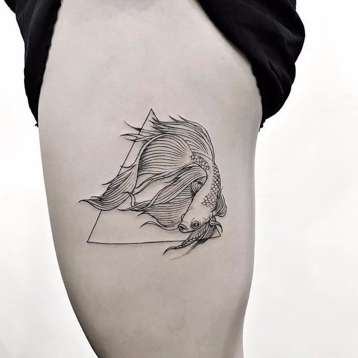 点击大图看下一张：斗鱼纹身图案    灵动而又唯美的一组鱼纹身图案