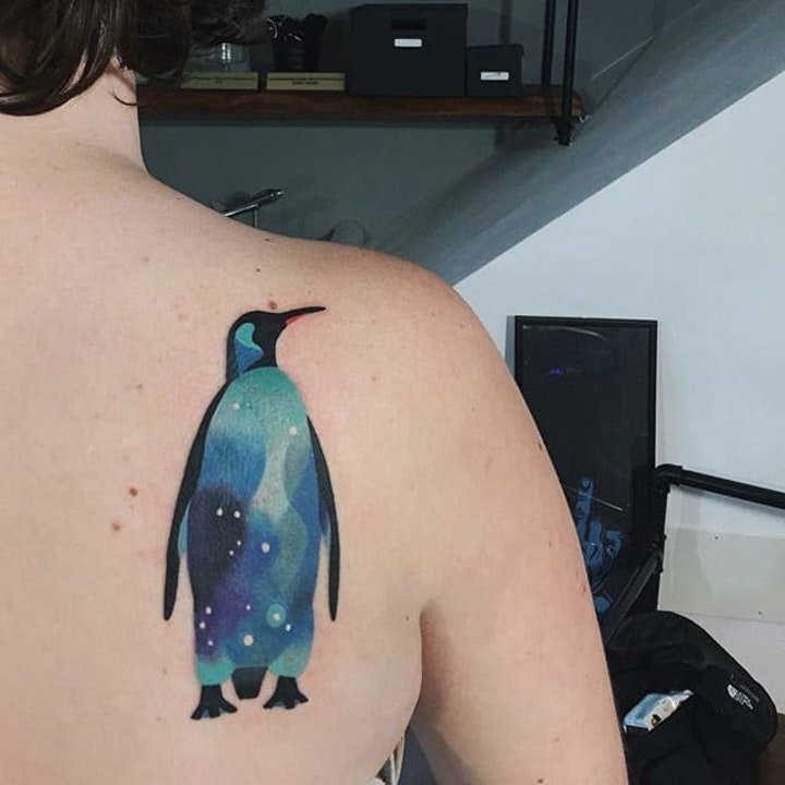 点击大图看下一张：企鹅纹身图  生动而又趣味可爱的企鹅纹身图案