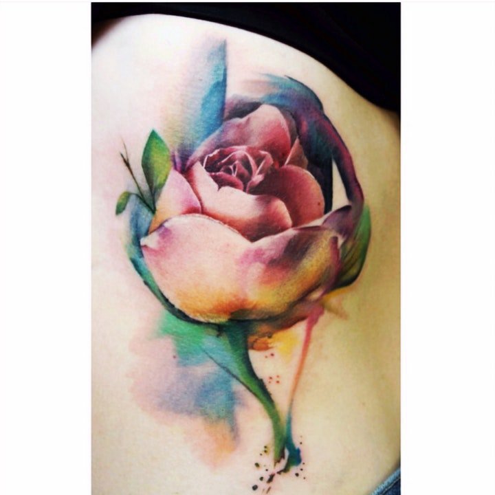 点击大图看下一张：玫瑰花纹身图案 颜色比较厚重的一组玫瑰花纹身图案