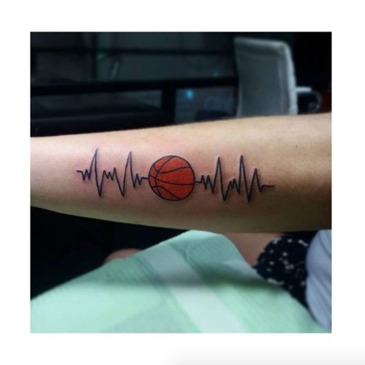 点击大图看下一张：篮球图案纹身   多款热血沸腾的篮球纹身图案