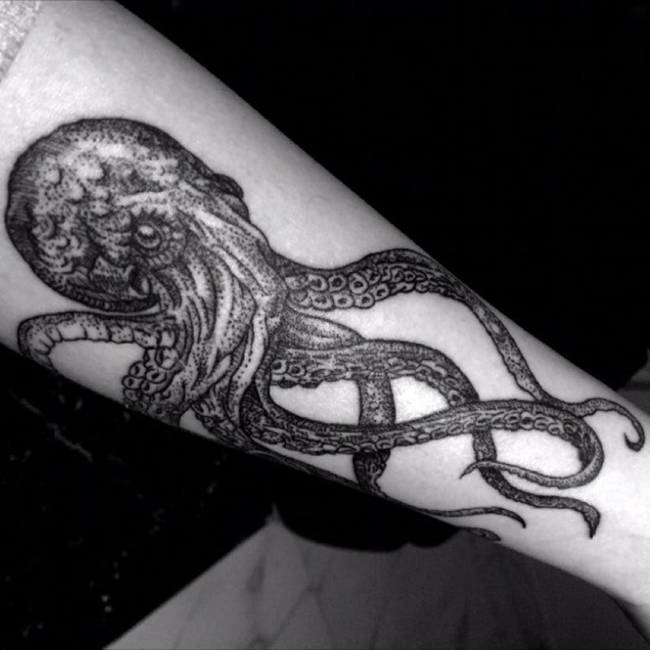 点击大图看下一张：章鱼纹身图案  柔软而又狡猾的章鱼纹身图案