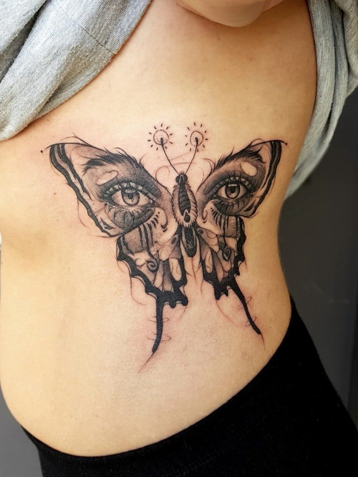 点击大图看下一张：纹身蝴蝶女   翩翩起舞的蝴蝶纹身图案