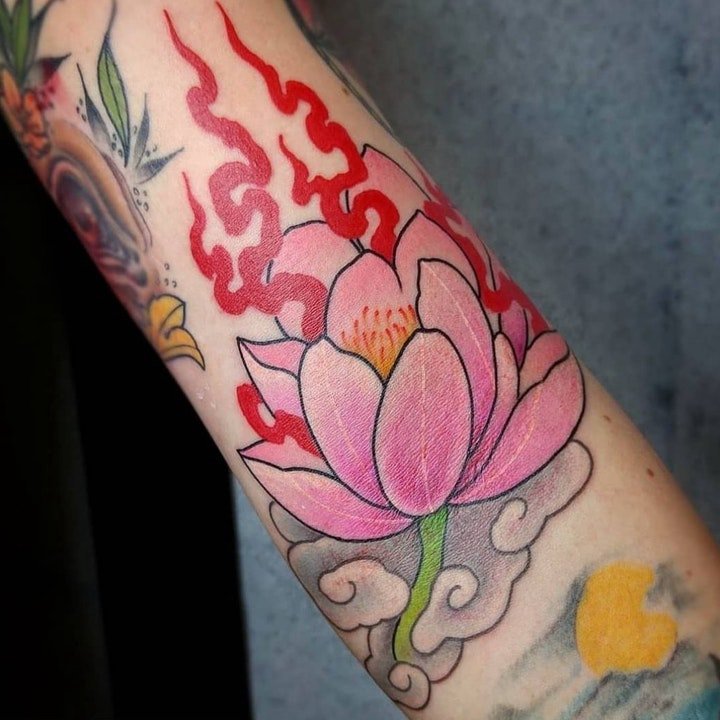 点击大图看下一张：莲花纹身图案 多款漂亮形态各异的莲花纹身图案