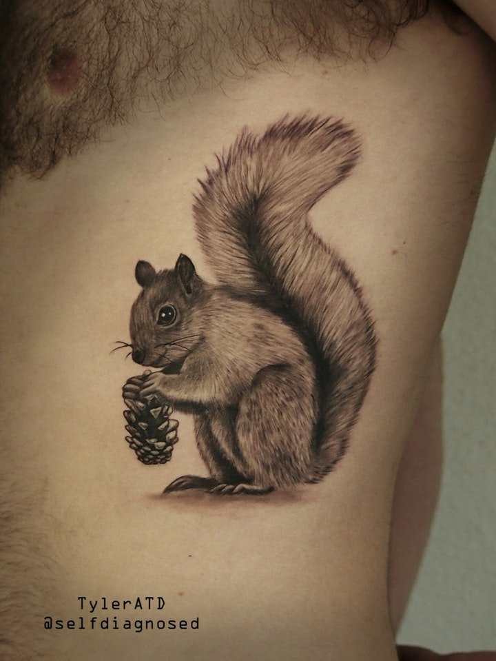 点击大图看下一张：松鼠纹身  9张技巧性十足的呆萌松鼠纹身图案