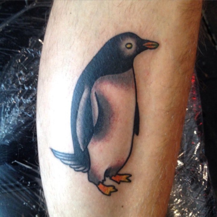 点击大图看下一张：企鹅纹身图   10款呆萌圆润的企鹅纹身图案