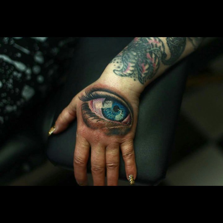 点击大图看下一张：纹身眼睛   8款温柔而又幽深的眼睛纹身图案