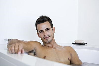 点击大图看下一张：洗澡的男人性感照图片