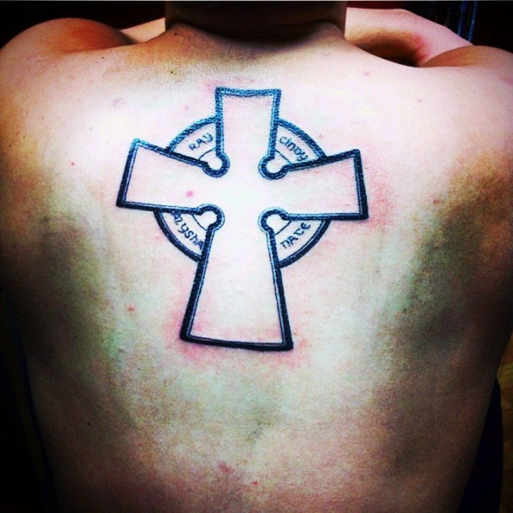 点击大图看下一张：十字架纹身图案 10款宗教风格的十字架纹身图案