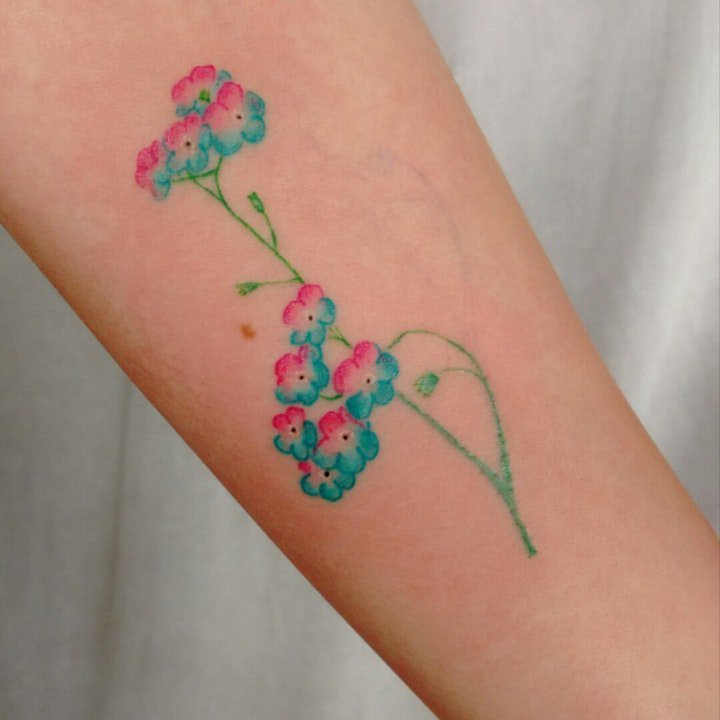 点击大图看下一张：小清新文艺纹身 女生身体各部位植物花朵等小清新文艺纹身图案