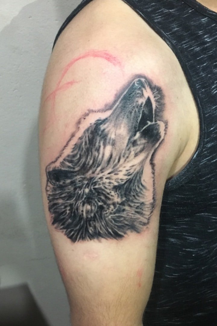 点击大图看下一张：狼的纹身图案  9张技巧多样化的狼纹身图案
